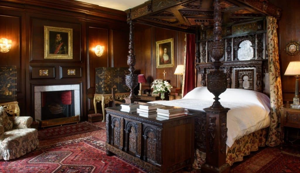 Oak bedroom at Broughton Hall